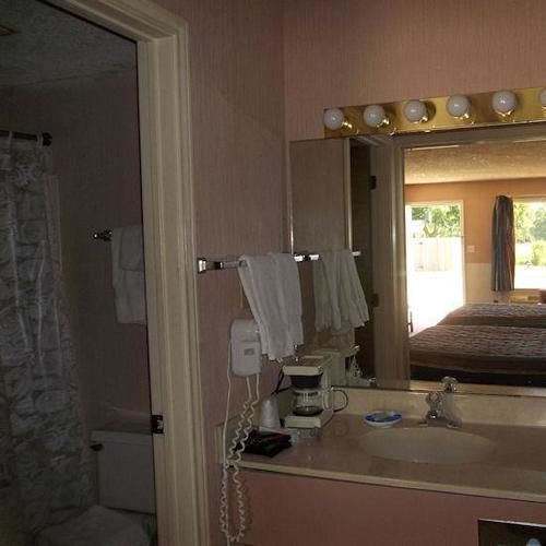 Columbia Lakes Hotel & Conference Center West Columbia エクステリア 写真